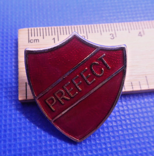 Pin badge vintage - -, enamel