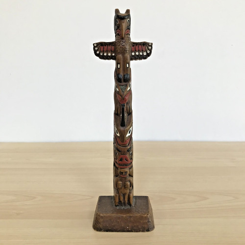 Totem pole resin statue hand - pole,