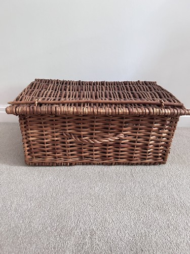 Sturdy vintage wicker picnic - sturdy,