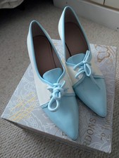 New Blue and White Ladies Shoes Size (39) 5 Never Worn With A Medium Heel