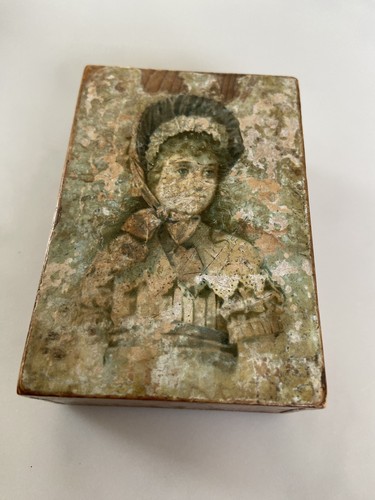 Antique snuff box trinket - box/,