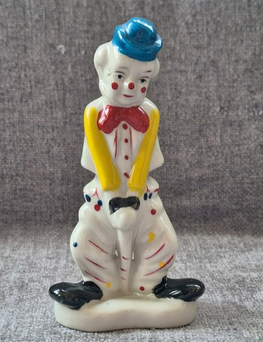 Vintage clown figurine - vintage, leaning