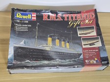 Revell RMS Titanic Model Kit Gift Set in 1:700 & 1:1200 scale Boxed 05727 (2013)