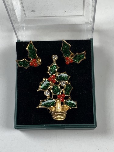 Avon christmas holly brooch - christmas,