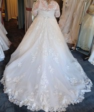 Stunning 'Ellis' Lace Wedding Dress & Bolero, Size 24 Cost £2000, Offers Invited