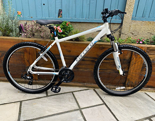 Fully serviced carrera - serviced,