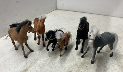 Six flocked horse derby - flocked,