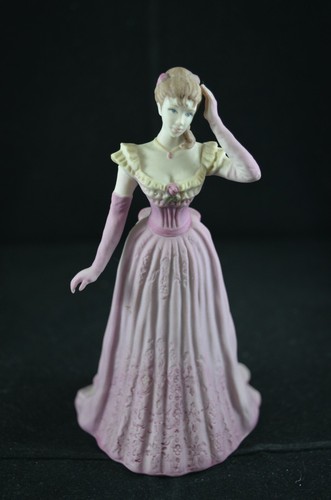 Very pretty coalport figurine - very,