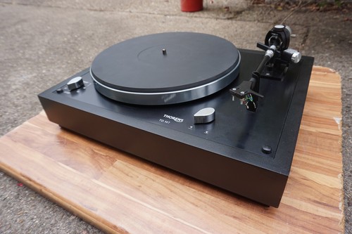 Thorens 147 with headshell - with,