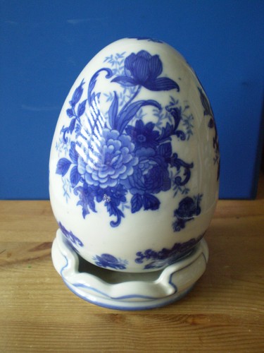 Large porcelain ostrich egg - large,
