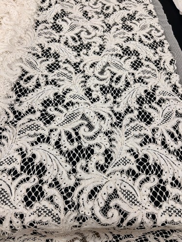 Deadstock ivory chantilly lace - deadstock,
