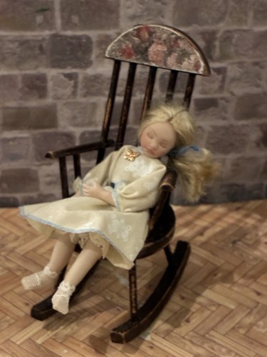 Dolls house scale - dolls,