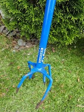 Hand Cultivator, Tiller Long Handled Weeder Garden Soil Tool 6 Prong Claw ______