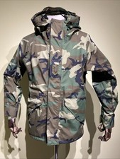 U.S. Army Woodland Camo, Cold Weather Waterproof Parka Size S/reg