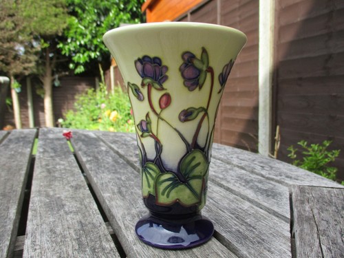 Moorcroft pottery ashwood - pottery.,