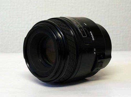 Sigma 90mm macro - f2.8,
