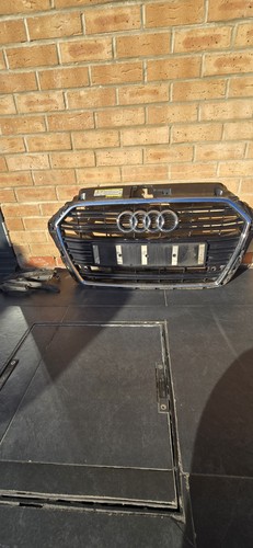 Audi original front grill - front,