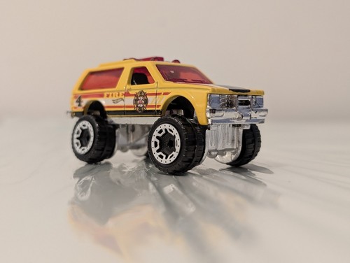 Hot wheels chevrolet blazer - hot,