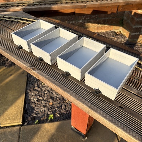 Four plank goods - four,