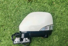 Nissan Elgrand E52 Passenger