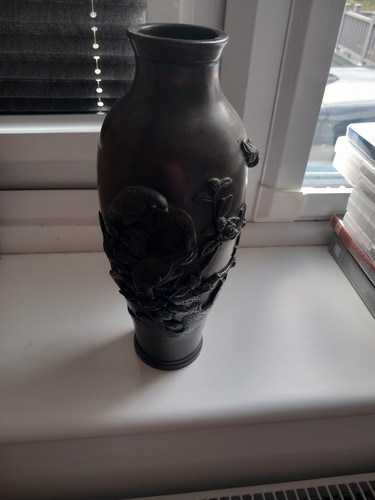 Bronze oriental vase - (?),