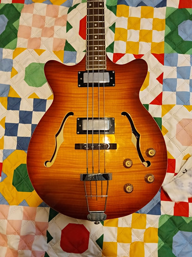 Semi hollow electric bass - electric,