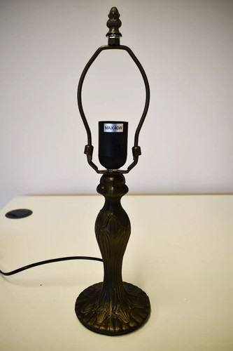 Medium tiffany table lamp - tiffany,