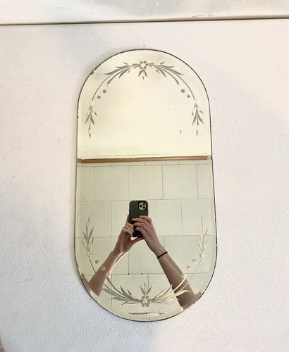 Beautiful vintage flat oval - beautiful,