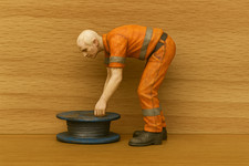 M42 Workman Bending Over – Scale Model Figure