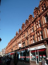 PHOTO  READING QUEEN VICTORIA