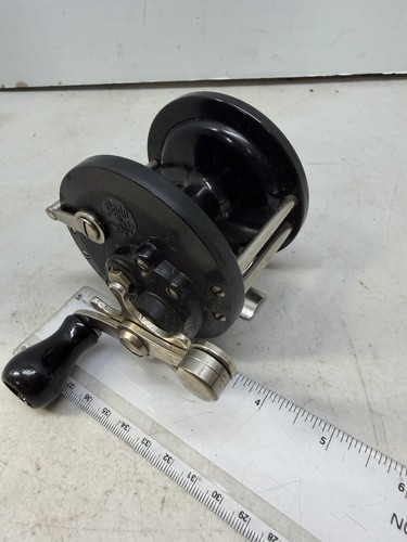 Vintage penn fishing reel - penn, no