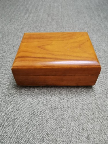 Vintage wooden trinket box - wooden,