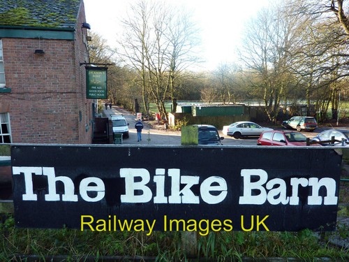 Photo pub bike barn sign - bike,