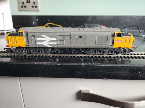 Hornby class railfreight - 37,