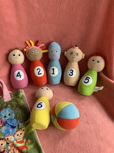 The night garden figures - in,