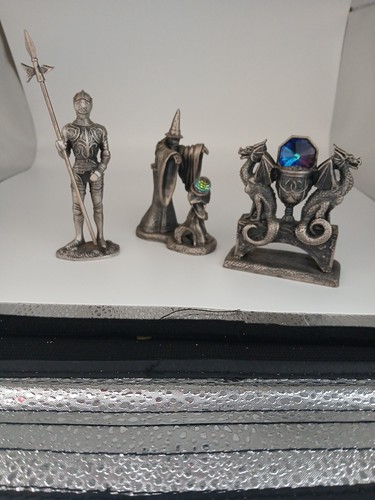 Pewter figures 3 - figures, x