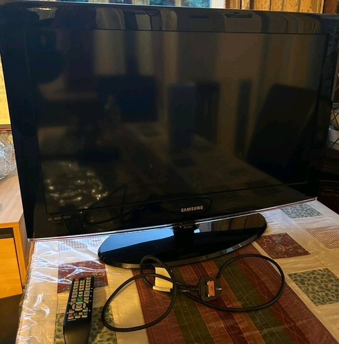 Black samsung with - samsung, 32
