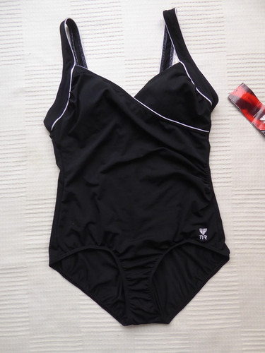 Bnwt tyr black white - bnwt, lined