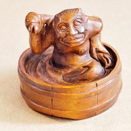 M8679 hand carved boxwood - -,