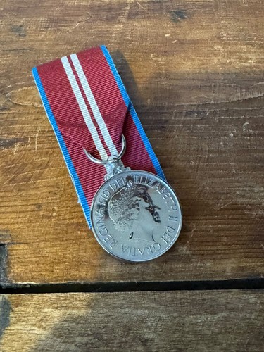 Queen diamond jubilee medal - queen's,