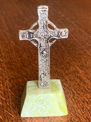 Iona john cross on - iona, st.