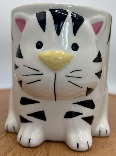 Thl cat white black stripes - white,