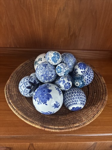 Vintage blue white - &,