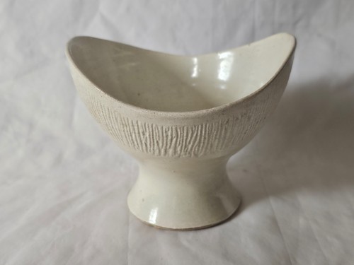 Elegant studio pottery dish - , by