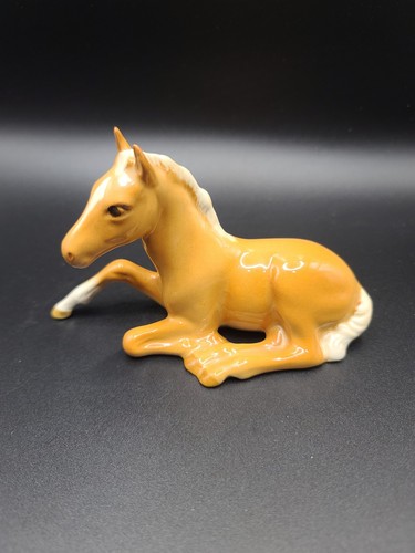 Vintage beswick palomino - palomino, lying