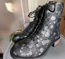 Cotton Traders Floral Black &