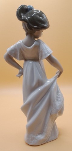 Nao lladro how - (158), ‘how