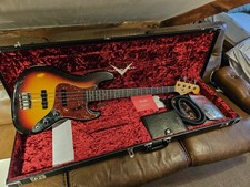 Fender Custom Shop 64 Jazz Bass, Relic, Sunburst with Hard Case