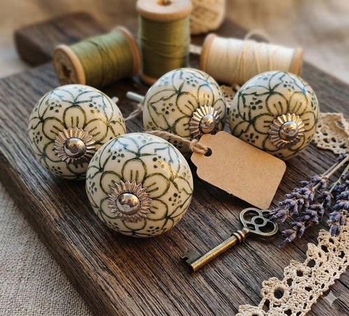 Green and white - , knobs