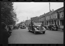 Photo:1930s Fire Engine Parade